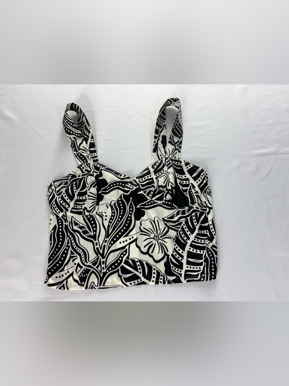 Rose + Olive Tropical Floral Crop Top Black White Size M NWT - Picture 2 of 9